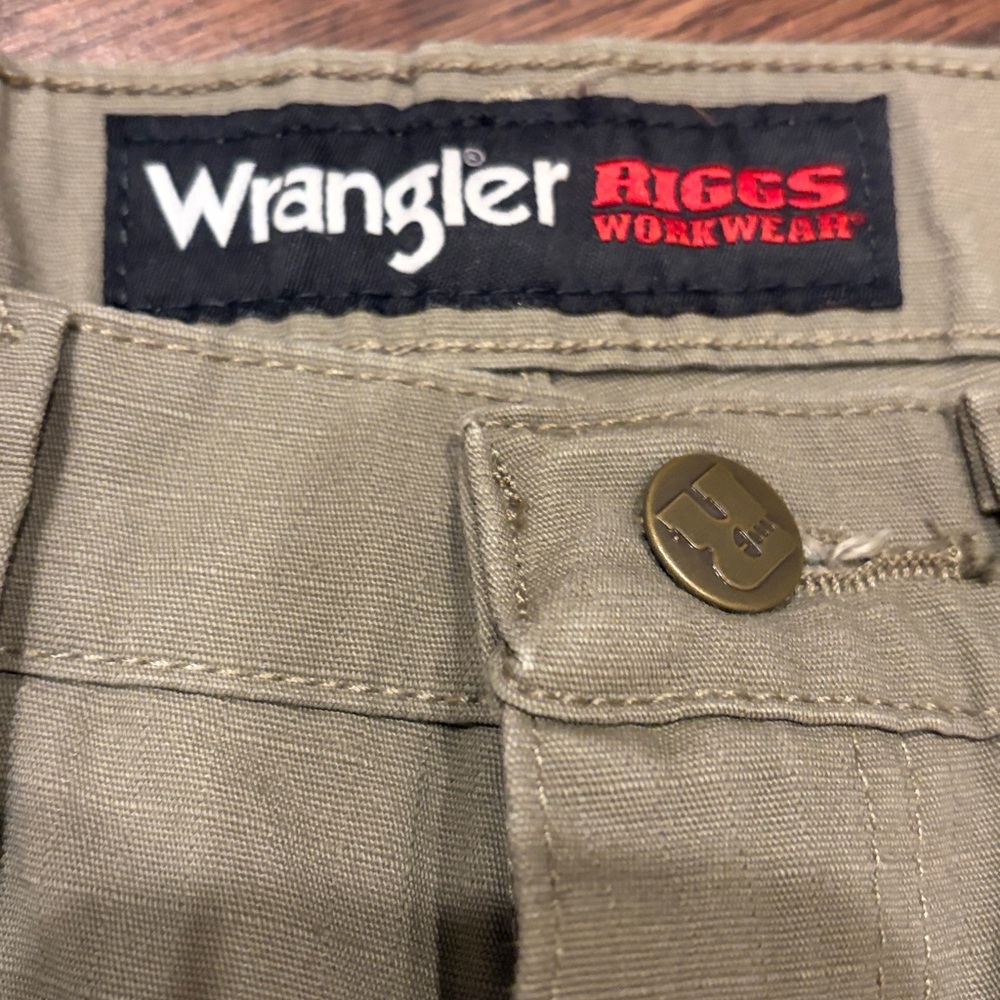Wrangler RIGGS Work Wear Men's Tan Cargo Pants - Picture 3 of 9
